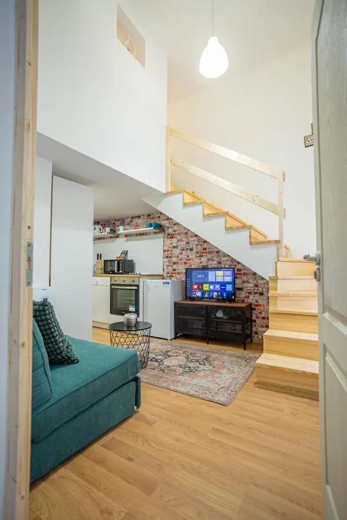 Cosy Gallery Flat In Akacfa St. Budapeşte Daire